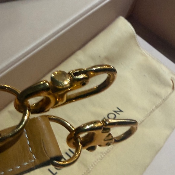 AUTHENTIC LUXURY LOUIS VUITTON VACHETTA LEATHER STRAP 1” WIDE WITH GOLD HARDWARE - Picture 4 of 4